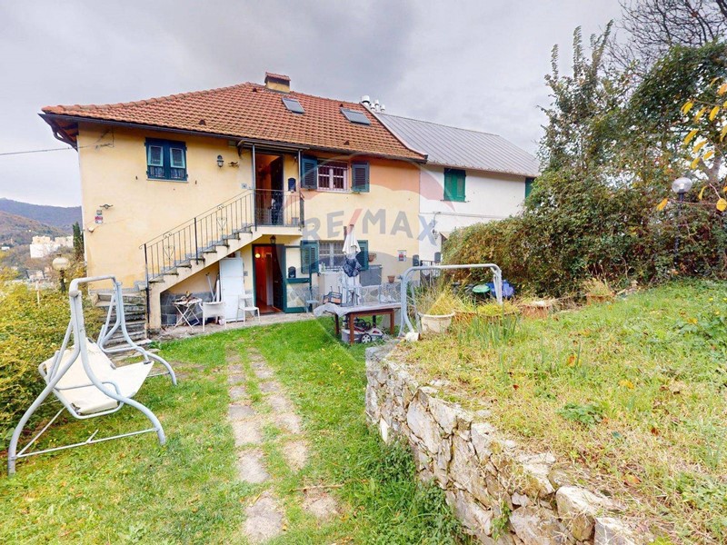 Casa Semi Indipendente in Vendita a Genova, 325'000&euro;, 242 m²