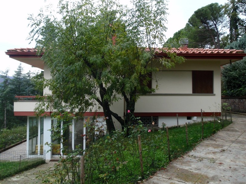 Villa in Vendita a Dicomano, 435'000&euro;, 300 m²