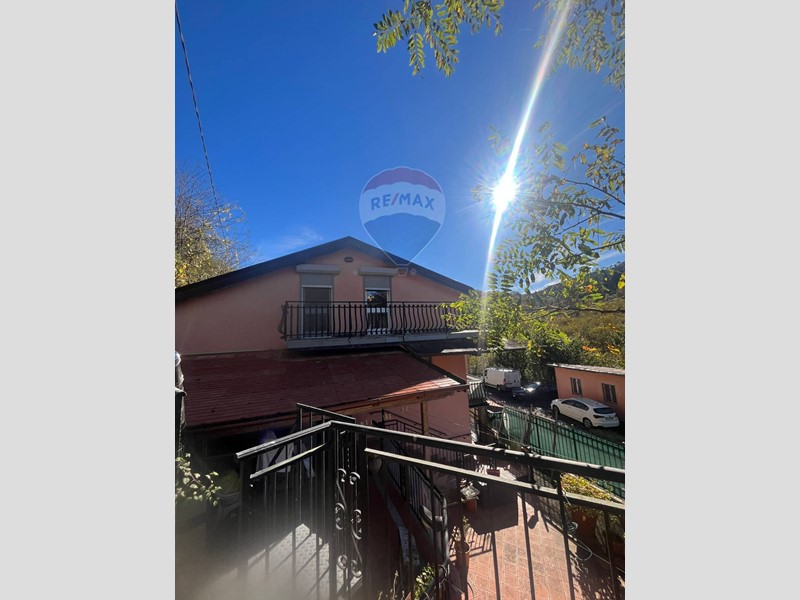 Casa Indipendente in Vendita a Carrodano, 159'000&euro;, 202 m²