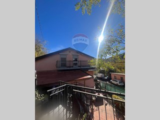 Casa Indipendente in Vendita a Carrodano, 159'000&euro;, 202 m²