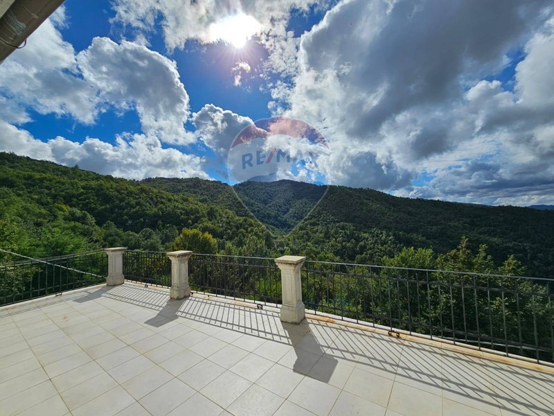 Casa Semi Indipendente in Vendita a Sesta Godano, 220'000&euro;, 260 m²