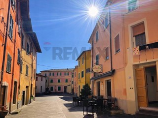 Appartamento in Vendita a Brugnato, 99'000&euro;, 104 m²