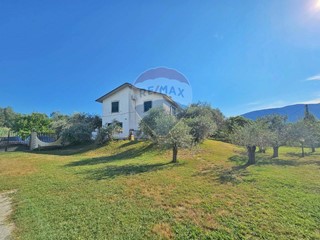 Villa in Vendita a Ameglia, 320'000&euro;, 129 m²