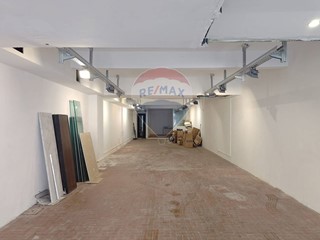 Immobile commerciale in Vendita a Genova, 129'000&euro;, 131 m²