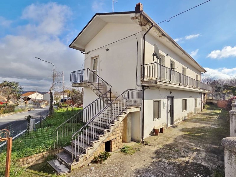 Casa Indipendente in Vendita a Vallesaccarda, 75'000&euro;, 165 m²