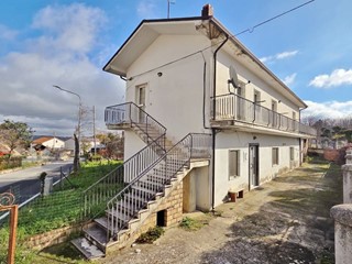 Casa Indipendente in Vendita a Vallesaccarda, 75'000&euro;, 165 m²