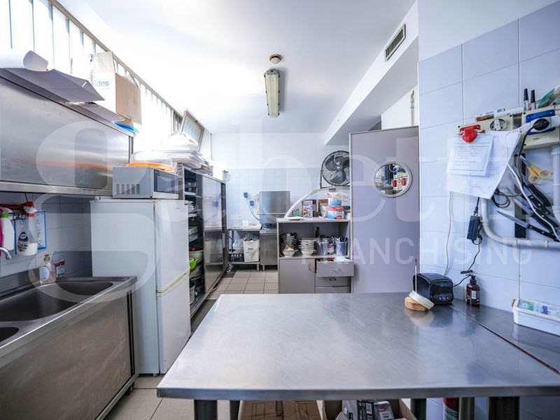 Attività commerciale in Vendita a Rovigo, 75'000€, 250 m²