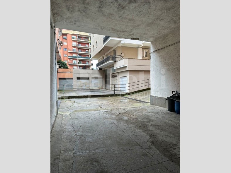 Laboratorio in Vendita a Aprilia, 225'000&euro;, 400 m²