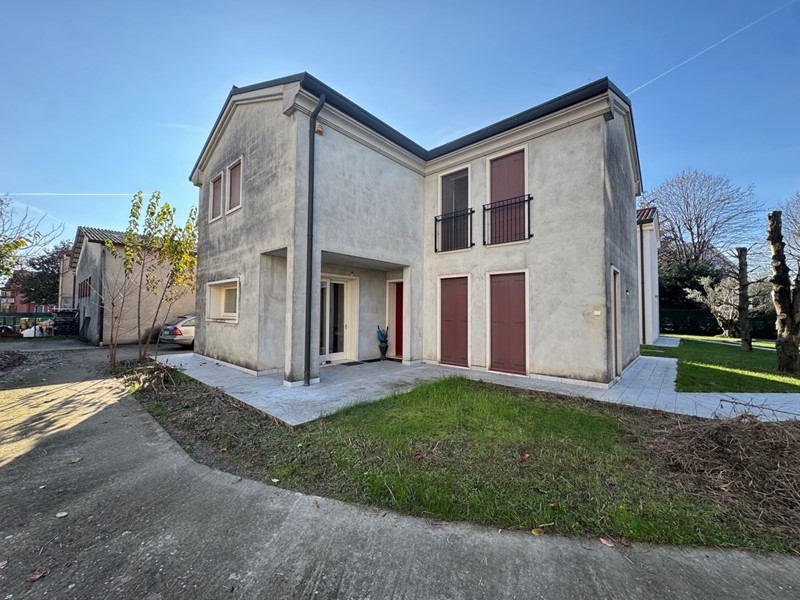 Casa Indipendente in Vendita a Noventa Vicentina, 273'000&euro;, 260 m²