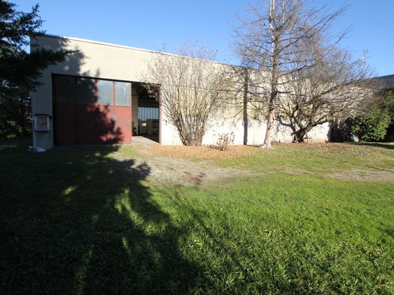 Capannone in Vendita a Gorla Minore, 1'450'000&euro;, 1473 m², con Box