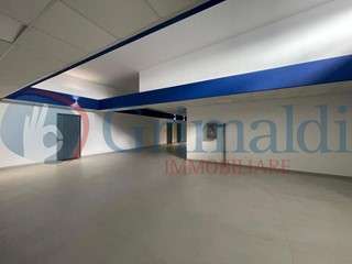 Ufficio in Affitto a Quarto, 140 m²