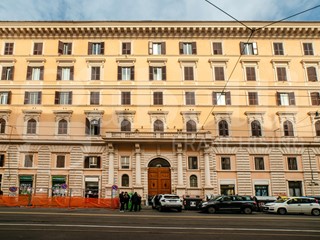 Trilocale in Vendita a Roma, 470'000€, 130 m²