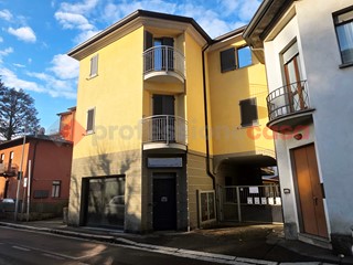 Negozio in Affitto a Cantù, 600€, 50 m²