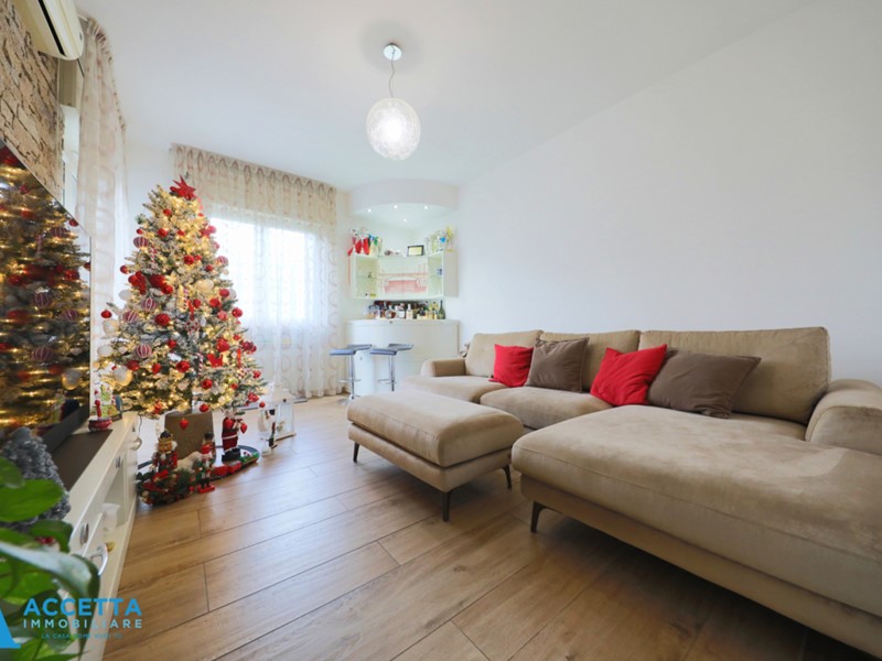 Trilocale in Vendita a Taranto, zona Rione Italia - Montegranaro, 148'000&euro;, 111 m²