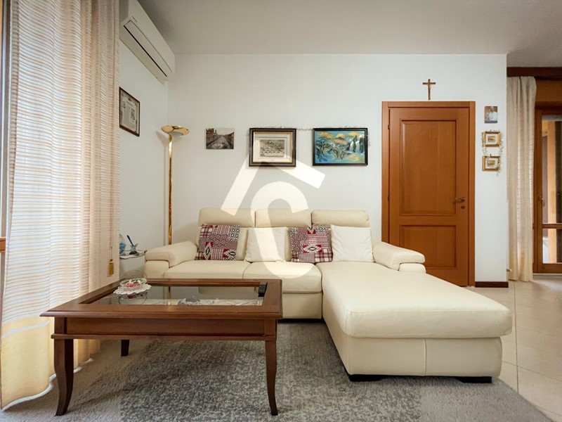 Quadrilocale in Vendita a Jesi, zona ZONA 6B, 345'000€, 168 m², arredato, con Box