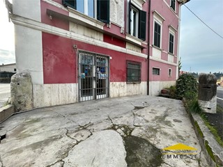 Negozio in Vendita a Carrara, 25'000&euro;, 45 m²