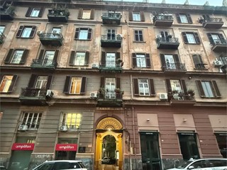 Ufficio in Affitto a Napoli, 5'000&euro;, 240 m²