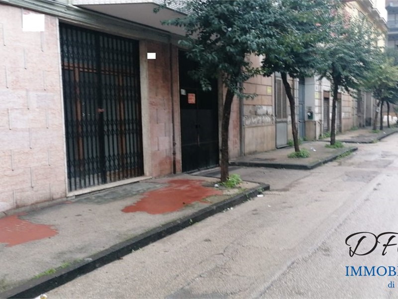 Negozio in Affitto a Afragola, 600&euro;, 70 m²