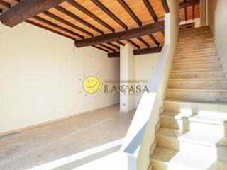 Villetta a schiera in Vendita a Figline e Incisa Valdarno, zona Incisa, 255'000&euro;, 110 m², con Box