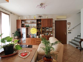 Villetta a schiera in Vendita a Figline e Incisa Valdarno, zona Incisa, 385'000&euro;, 200 m², con Box