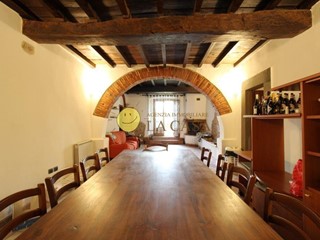 Appartamento in Vendita a Reggello, zona Matassino, 195'000&euro;, 198 m²