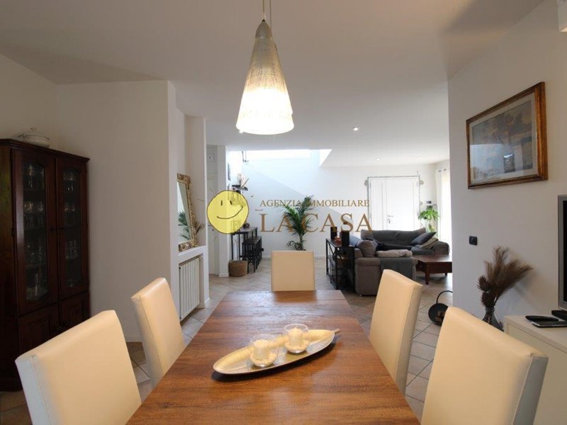 Casa Indipendente in Vendita a Reggello, zona Cancelli, 495'000&euro;, 235 m², con Box