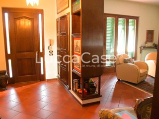 Villa in Vendita a Capannori, zona Lunata, 620'000&euro;, 236 m²
