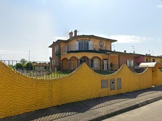 Villa in Vendita a Sommo, 189'000&euro;, 318 m², con Box