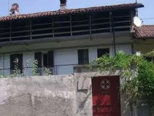 Casa Indipendente in Vendita a Azeglio, 32'672&euro;, 295 m²