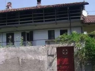 Casa Indipendente in Vendita a Azeglio, 32'672&euro;, 295 m²