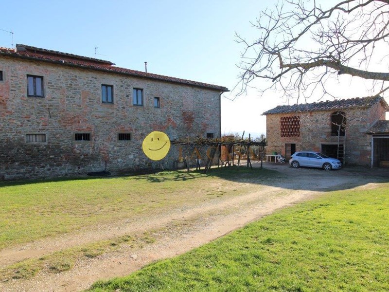 Casale in Vendita a Reggello, zona Cancelli, 680'000&euro;, 680 m²