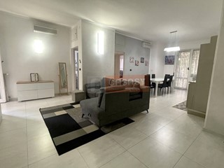 Quadrilocale in Vendita a Albenga, 215'000&euro;, 96 m²