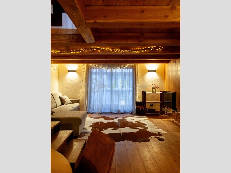 Quadrilocale in Affitto a Courmayeur, 37'000€, 90 m², arredato, con Box