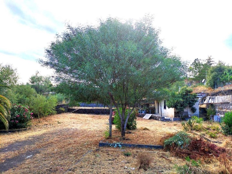 Terreno edificabile in Vendita a Pedara, 85'000€, 1012 m²