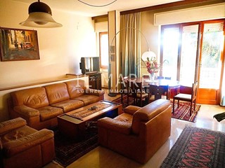 Appartamento in Vendita a Massa, zona Marina di Massa, 295'000&euro;, 140 m², con Box