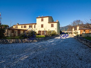 Casale in Vendita a Vicopisano, zona Caprona, 580'000&euro;, 300 m²