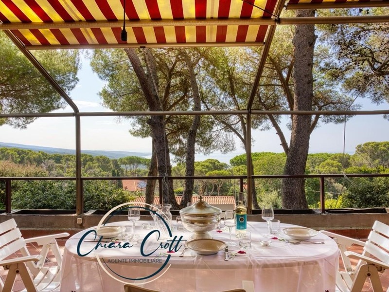 Villa in Vendita a Livorno, zona Quercianella, 595'000&euro;, 235 m²