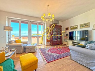 Appartamento in Vendita a Cecina, 335'000&euro;, 152 m², con Box