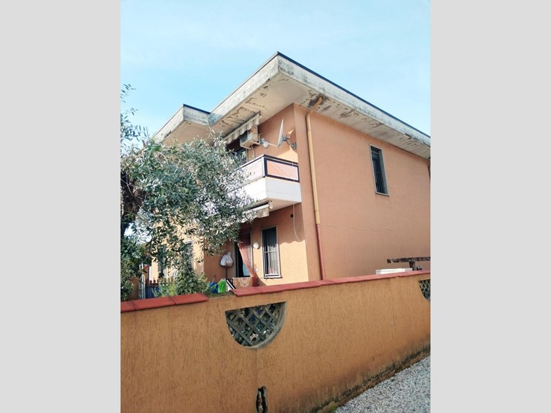 Villa bifamiliare in Vendita a Massa, zona Marina di Massa, 299'000&euro;, 150 m²