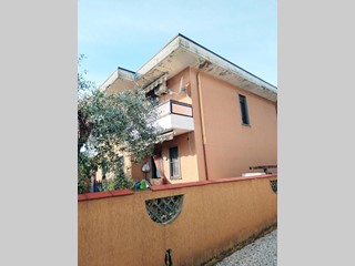 Villa bifamiliare in Vendita a Massa, zona Marina di Massa, 299'000&euro;, 150 m²