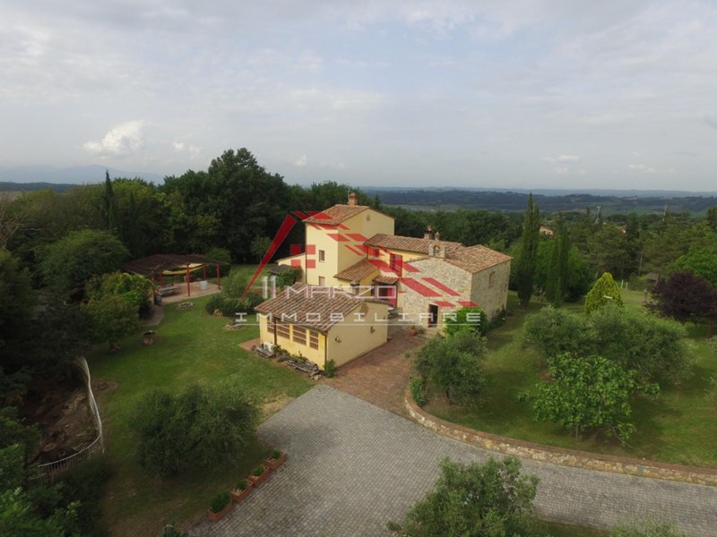 Casale in Vendita a Casciana Terme Lari, zona Casciana Terme, 850'000&euro;, 177 m², arredato, con Box