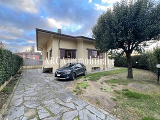 Villa in Vendita a Pietrasanta, 630'000&euro;, 200 m²