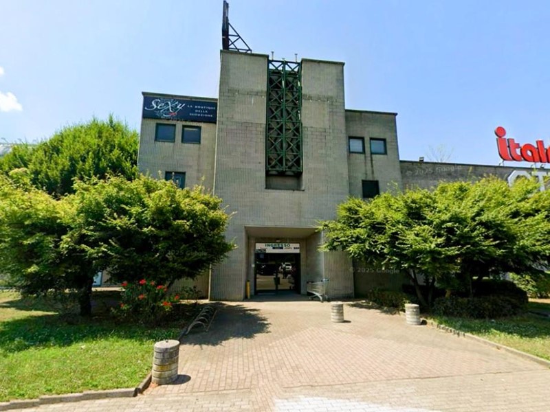 Negozio in Vendita a San Martino Siccomario, 47'460&euro;, 225 m²