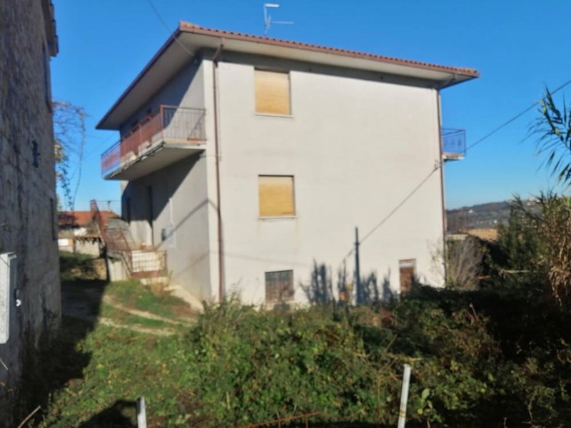 Appartamento in Vendita a Apiro, 60'000&euro;, 350 m²