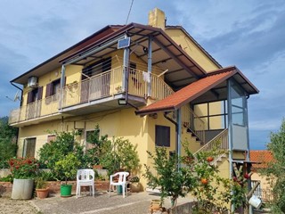 Quadrilocale in Vendita a Frigento, 60'000&euro;, 105 m²