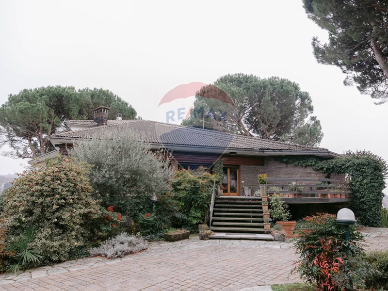Villa in Vendita a Bulciago, 1'190'000&euro;, 600 m²