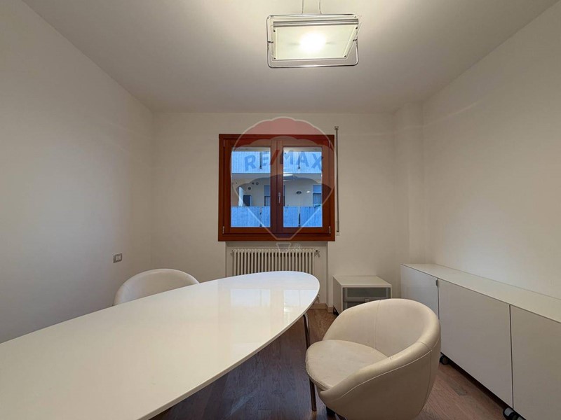 Ufficio in Affitto a Vicenza, 400&euro;, 57 m²