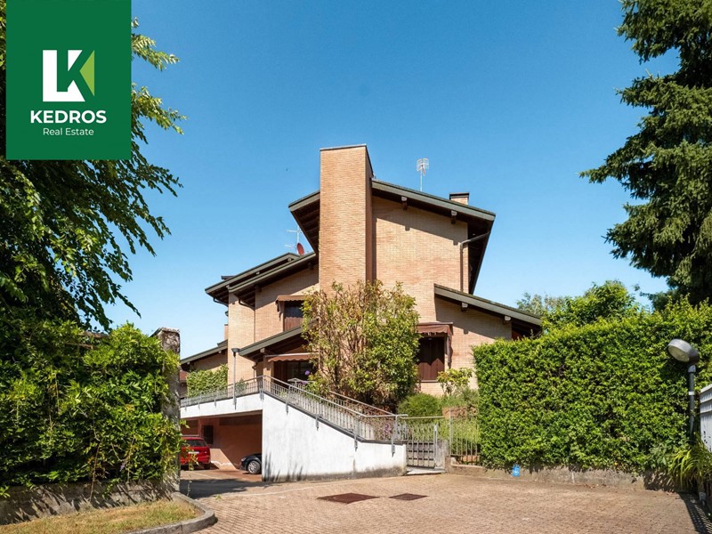 Villetta a schiera in Affitto a Varese, 1'700&euro;, 250 m²