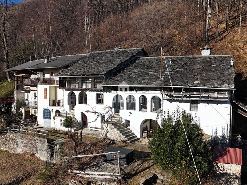 Casa Indipendente in Vendita a Valchiusa, 42'000&euro;, 74 m²