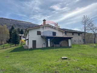 Casa Indipendente in Vendita a Brenzone sul Garda, 400'000&euro;, 160 m²